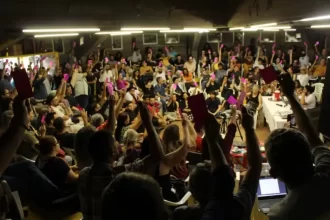 Professores da UFMT entram em greve por tempo indeterminado