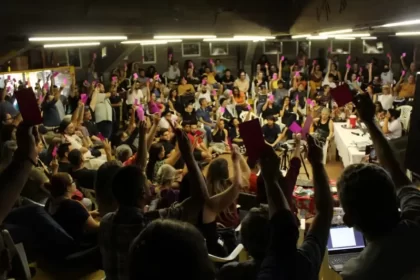 Professores da UFMT entram em greve por tempo indeterminado