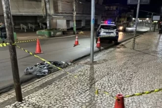 Crime no Centro de Cuiabá - Homem é morto a facadas na Praça da República