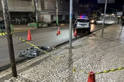 Crime no Centro de Cuiabá - Homem é morto a facadas na Praça da República