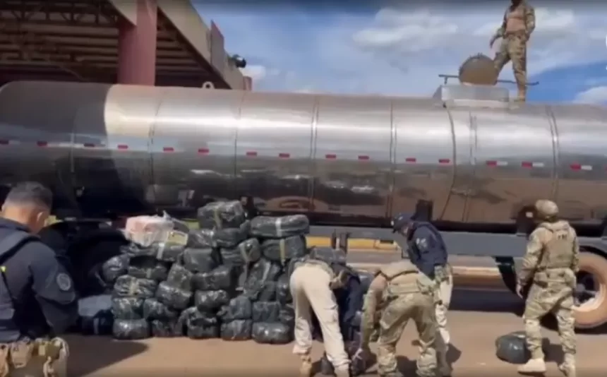 PRF apreende 878 kg de drogas em Caminhão de óleo vegetal na BR-163 em Nova Mutum