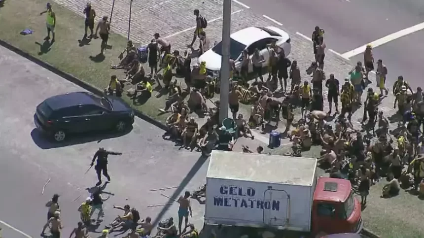 Torcedores do Peñarol promovem quebradeira no Rio; mais de 200 presos