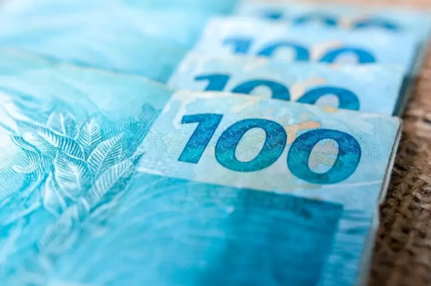 Com novas regras, salário mínimo deve chegar a R$ 1.502 em 2025