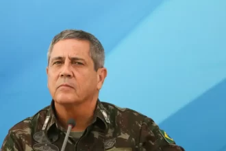 Preso desde o dia 14, Gal Walter Braga Netto é vigiado 24 horas por dia