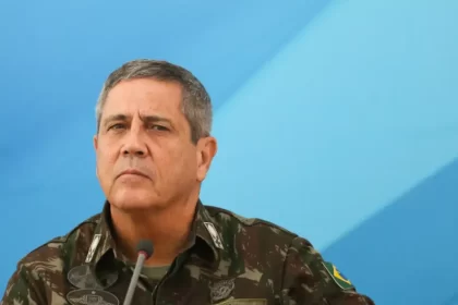 Preso desde o dia 14, Gal Walter Braga Netto é vigiado 24 horas por dia