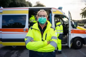 Taxistas e motoristas de ambulância têm menos chances de desenvolver Alzheimer, diz estudo