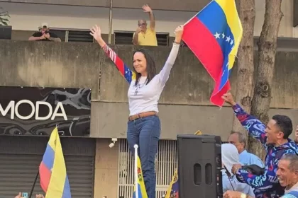 Maria Corina Machado reúne multidão pela queda de Maduro na Venezuela