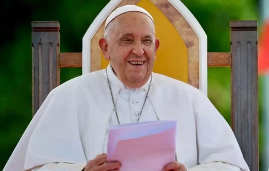 Vaticano muda diretrizes e, agora, permitirá que homens gays se tornem padres