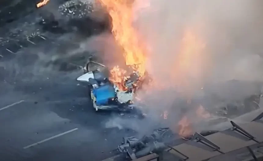 Avião cai em Bairro da Barra Funda em São Paulo e mata duas pessoas