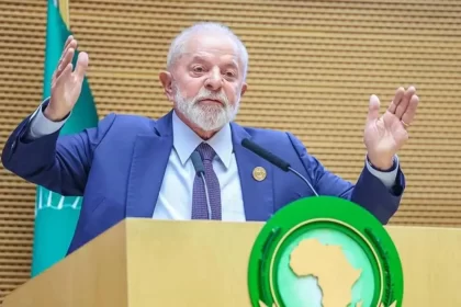 Adeus Coca-Cola e Iphone: Lula promete sobretaxar produtos dos Estados Unidos