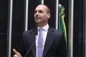 Eduardo Bolsonaro anuncia licença da Câmara e permanência nos EUA para lutar contra o STF