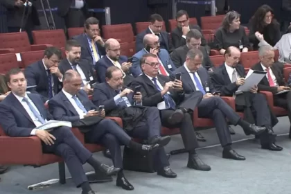 Jair Bolsonaro comparece ao STF para acompanhar início de julgamento