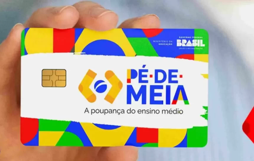 Pé de Meia tem mais beneficiários do que alunos matriculados, mostra levantamento