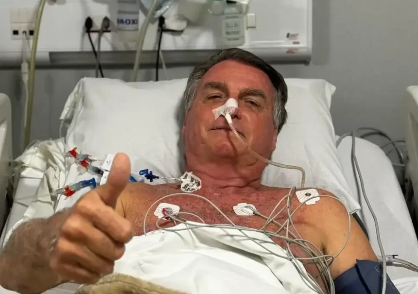Bolsonaro internado em Natal após fortes dores abdominais e será transferido para Brasília