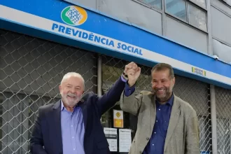 Congresso revogou em 2022, lei de Bolsonaro que punia fraudes em descontos do INSS