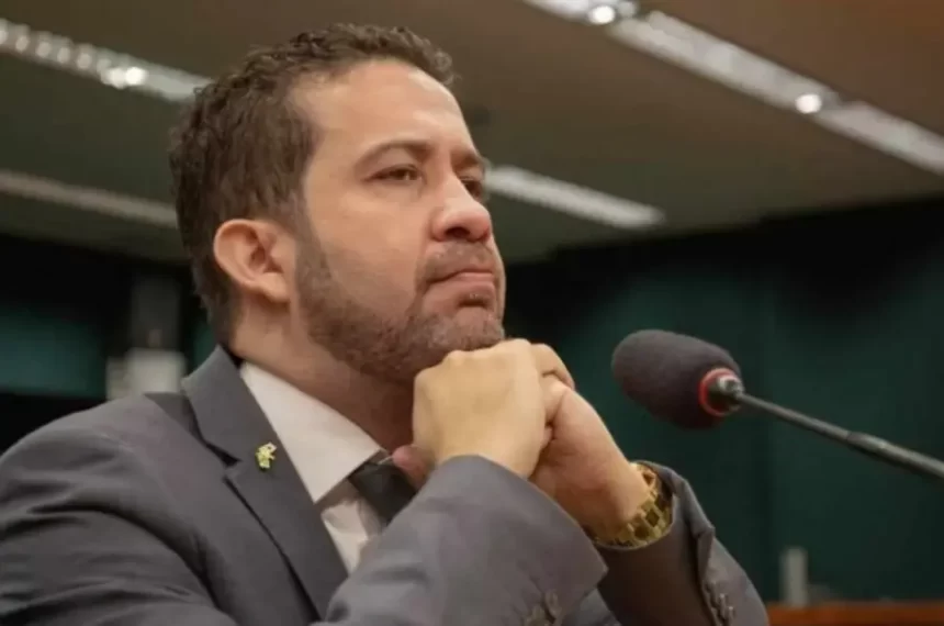 De acordo com a PF, 'rachadinha' de Janones bancou até clínica de estética