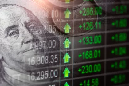 Dólar opera em alta e encosta nos R$ 6,10 após escalada de tarifas entre EUA e China
