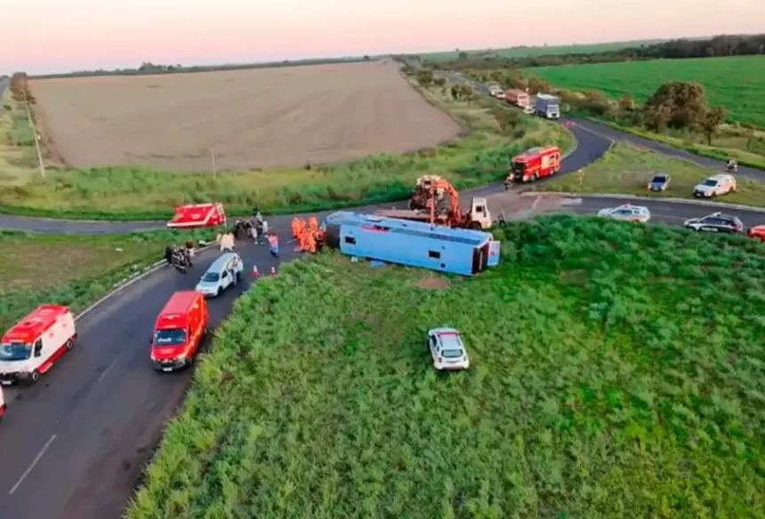 Grave acidente na MG-223 entre Araguari e Tupaciguara deixa 10 mortos e vários feridos