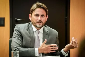 Ministro Juscelino Filho é denunciado pela PGR por suspeita de desvio de emendas