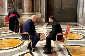 Trump e Zelensky se encontram no Vaticano e planejam novas negociações