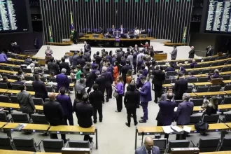 Câmara aprova urgência de projeto que classifica facções como terrorismo