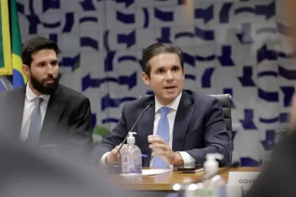 Depois de encontro com Federação dos Bancos, Hugo Motta trava CPI do INSS