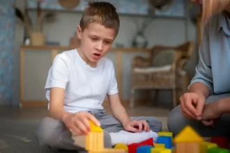 Mais de 2,4 milhões de brasileiros possuem diagnóstico de autismo, aponta IBGE