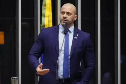 Moraes arquiva inquérito contra Daniel Silveira por violação de tornozeleira eletrônica