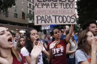 Rumo ao Colapso: Por decreto Lula limita orçamento de universidades federais até novembro