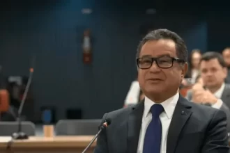 Almirante Garnier nega ter colocado as tropas a disposição de Bolsonaro