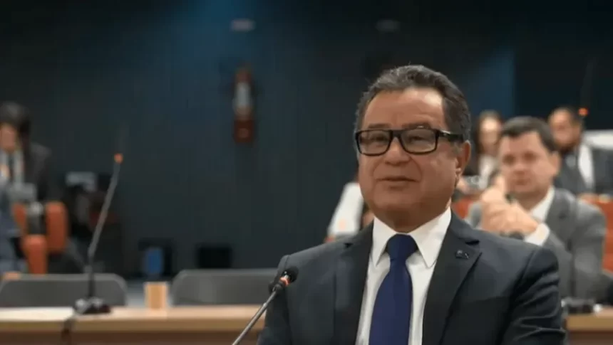 Almirante Garnier nega ter colocado as tropas a disposição de Bolsonaro