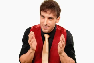 Comediante Leo Lins é condenado a 8 anos de prisão por piadas no palco