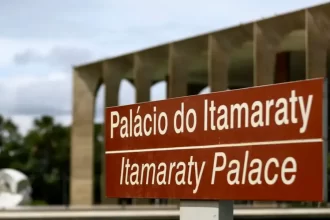 Governo Lula condena ataques dos EUA e divulga nota em favor do Irã