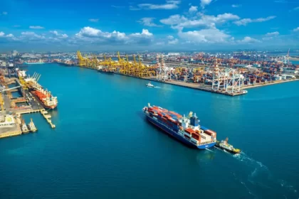 Irã ameaça fechar o Estreito de Ormuz e preço do barril de petróleo dispara