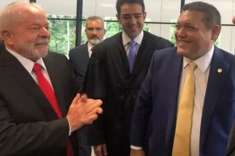 Ministro do STF indicado por Bolsonaro se aproxima de Lula e irrita direita