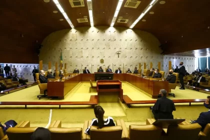 Ministros do STF se reúnem para definir regras sobre regulação das redes sociais