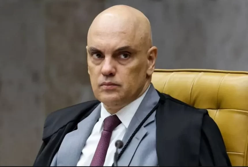 Moraes dá cinco dias para PF ouvir ex-assessor e o advogado de Bolsonaro