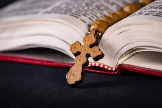 Número de católicos cai e Evangélicos já representam 26,9% da população brasileira