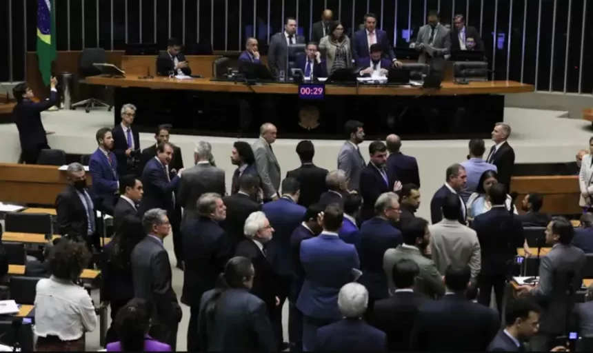 Câmara aprova novo licenciamento ambiental; esquerda acionará o STF para derrubada