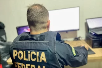 Conteúdo em pen drive apreendido na casa de Bolsonaro é 'irrelevante', diz PF