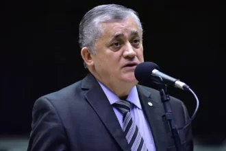 Líder do governo Lula na Câmara, José Guimarães, é investigado por supostos desvios de emendas