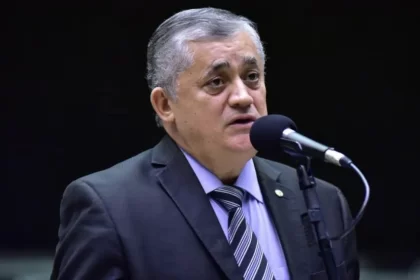 Líder do governo Lula na Câmara, José Guimarães, é investigado por supostos desvios de emendas