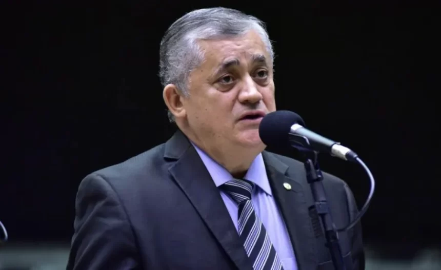 Líder do governo Lula na Câmara, José Guimarães, é investigado por supostos desvios de emendas