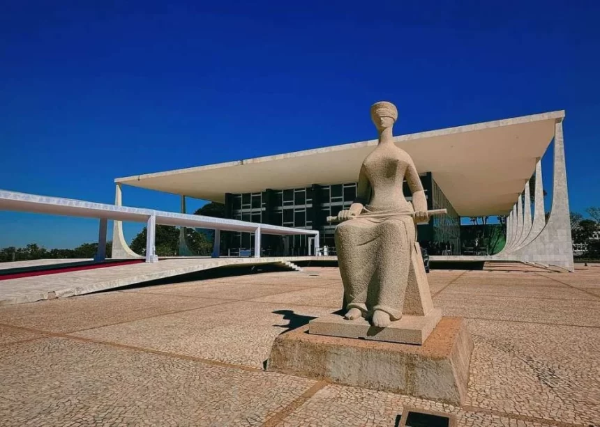 Luiz Fux vota contra, mas STF mantém tornozeleira em Bolsonaro