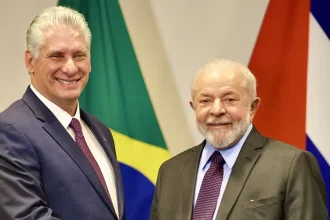 Lula recebe ditador de Cuba para almoço no Rio durante Cúpula do Brics