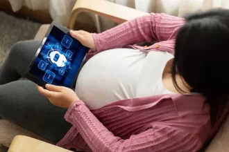 Mulher consegue engravidar com ajuda de IA que localiza espermatozoides “invisíveis”