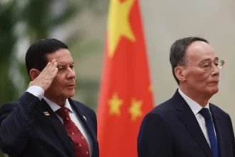 Perdeu a eleição porque eu não era o vice; Mourão em entrevista à imprensa