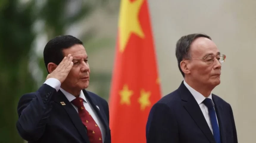 Perdeu a eleição porque eu não era o vice; Mourão em entrevista à imprensa