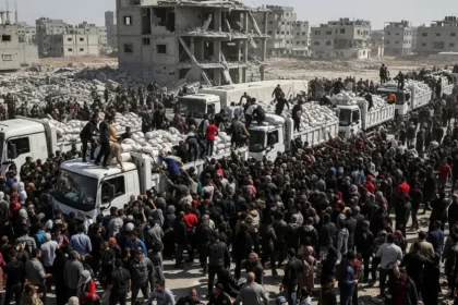População faminta saqueia caminhões de comida na Faixa de Gaza