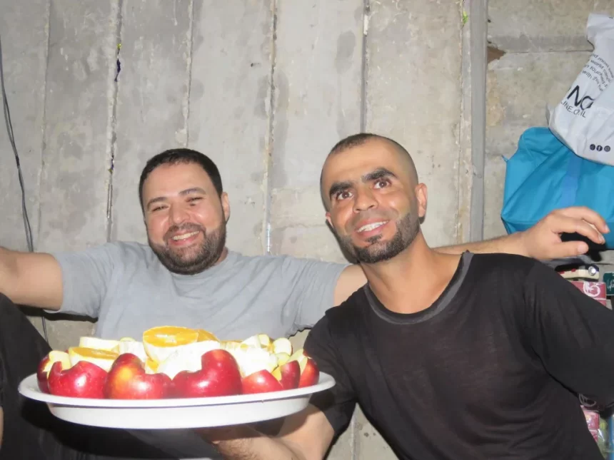 Terroristas do Hamas ostentam banquete enquanto população passa fome em Gaza